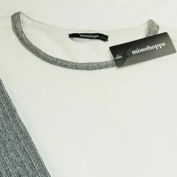 Mixxshoppe Small White Gray Geometric Short Cuffed Sleeve Crew Neck Women's Top - Picture 10 of 10